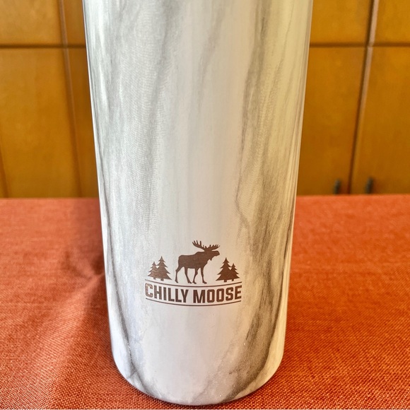 Chilly Moose Insulated Wine Bottle - Picture 2 of 9